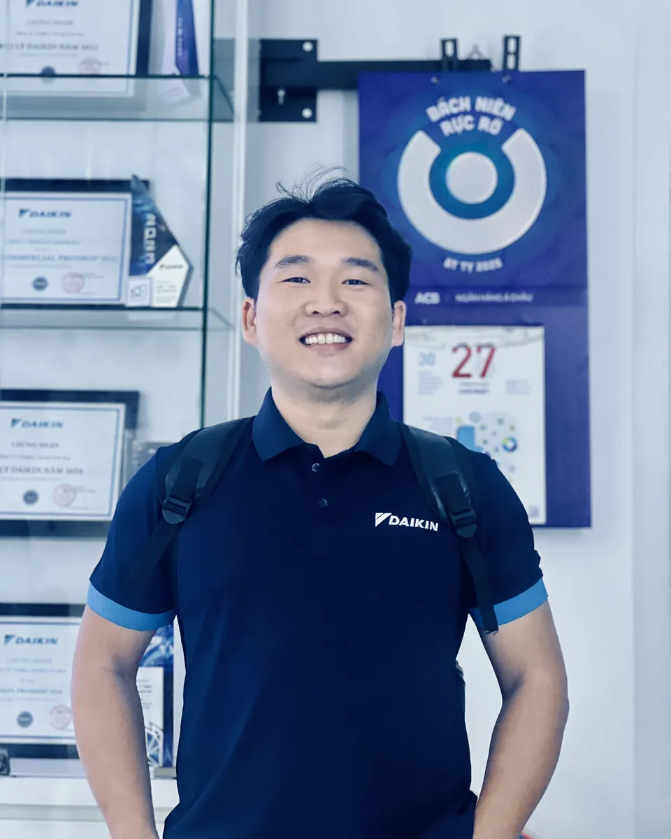 Nguyễn Văn Bạc tại văn phòng Daikin